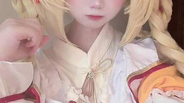 唉 卖萌被人打了 刚好把我的齐刘海打成八字刘海 萌萌
哒
