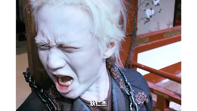 男人不小心推开门 结果害死了同伴