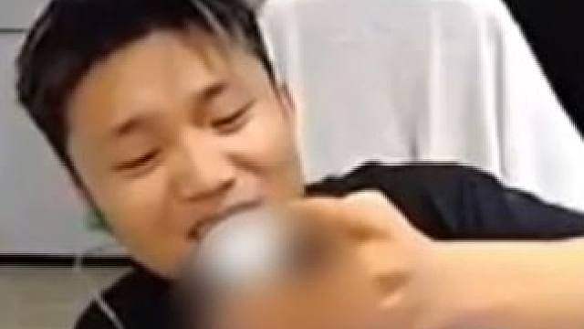究极难绷！Danking出差在酒店直播被粉丝投喂外卖