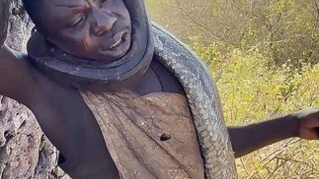 我国南部非洲哈扎比人的野性美食
