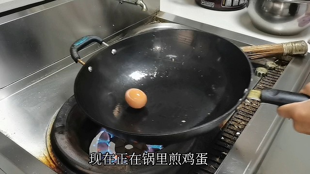 新来厨师做一道菜，张口要9800，老板看了说考虑一下！