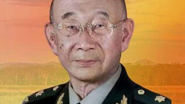 他穿着几块钱的背心，为国铸造和平盾牌！致敬“背心院士”高伯龙