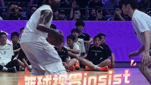 “欧文一次进攻晃四次 这就是NBA最难防的球员！”