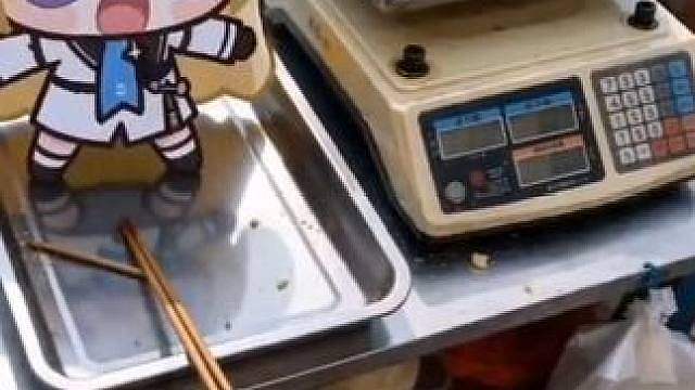 第一次出摊被黄毛砸了