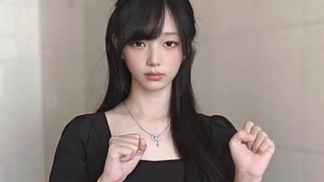 粘纸生性不爱笑