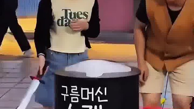 男的侧脸有点像黄家驹