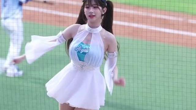 清纯甜美