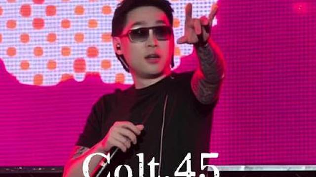 左轮转动和我人枪合一 六发六中腰间瞄准射击