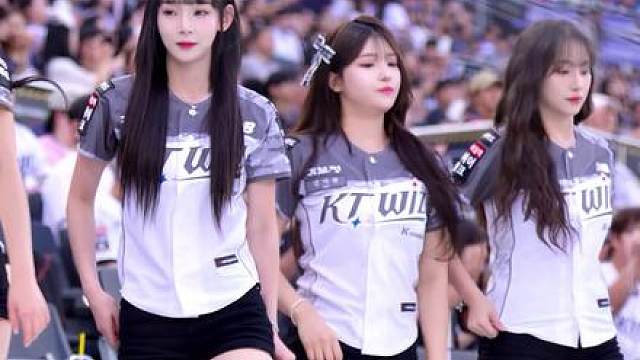 金佳贤啦啦队活力四射表演 金佳贤动感舞蹈啦啦队精精彩奉献不容错过的视觉盛宴