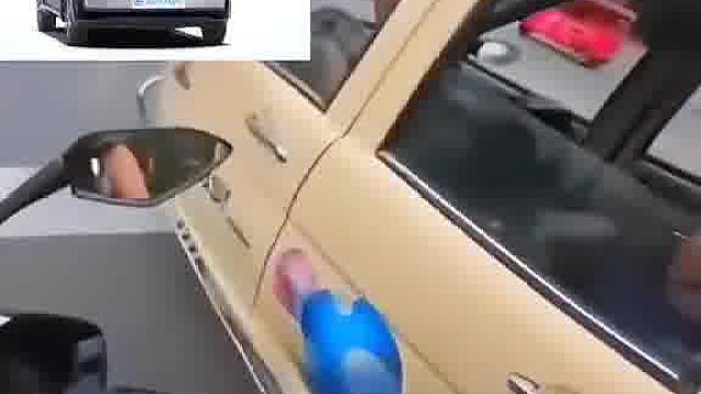 小伙被三轮车压脚，没想到大爷一句话化解尴尬
