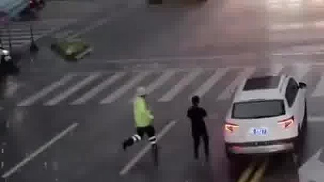 这一跳，阻断了所有危险的可能