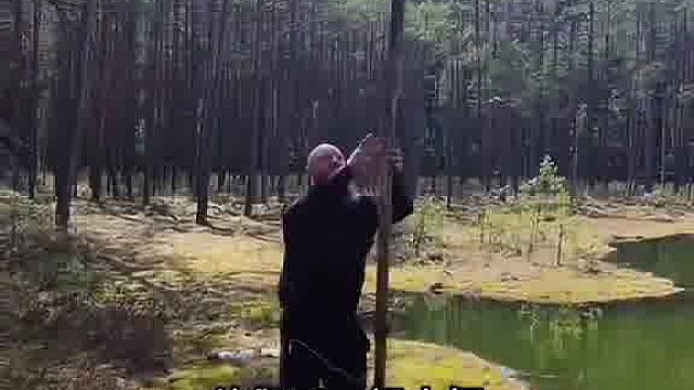 漂浮在水面上的沼泽草地，地下的湖水到底有多深