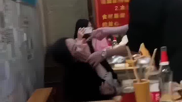 女人就是玩不起，刚开始就急眼了