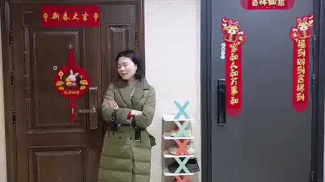 女子吐槽邻居家门头比自家的高，都说远亲不如近邻
