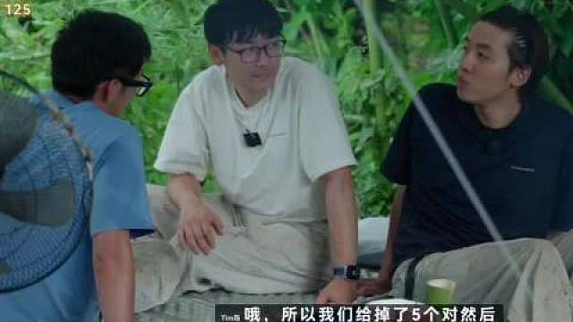 这段直播片段刷屏速度太快，不少路人只截取拉扯片段误会俩人闹翻脸，完整看完整场直播就能明白，只是节目任