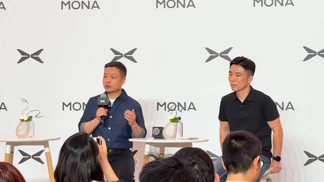 在今天小鹏MONA L03发布会后的群访环节，何小鹏也会我们聊到了关于近期辅助驾驶法规的话题

他提