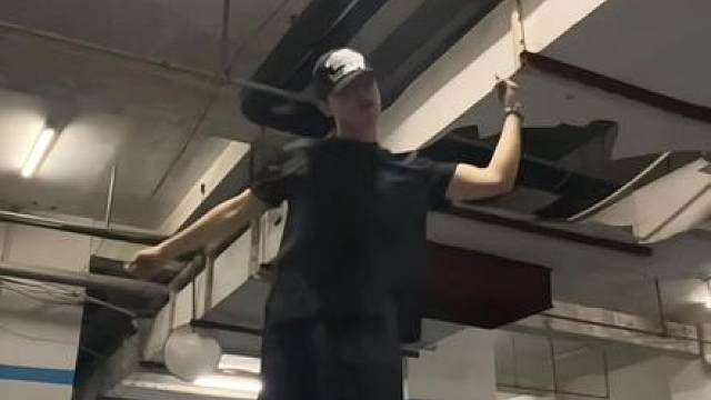竟然是鬼步舞
