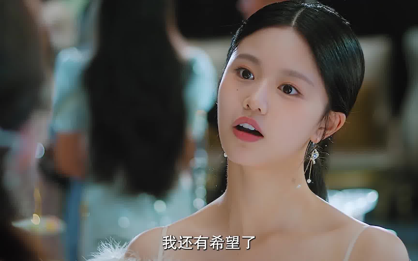 千金跟女总裁同时爱上小保安，本以为是一场大战，想不到仨人直接过一块了