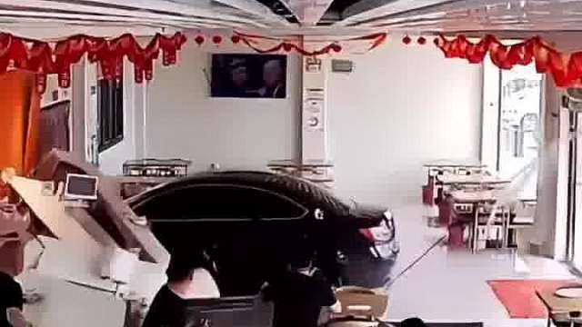 不行在车位前边加个护栏吧，不然一年中有半年在装修