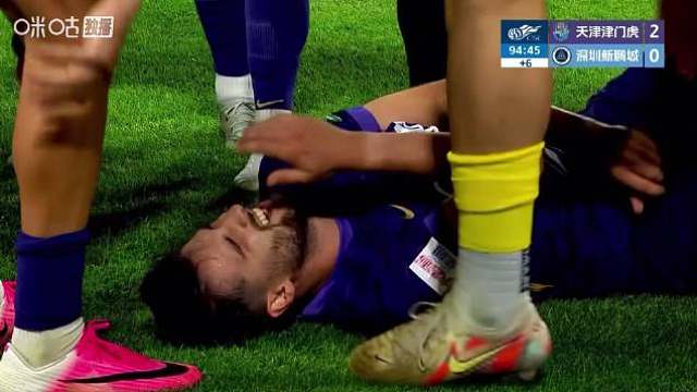 卧虎补时连进两球，3-0拿下比赛，净胜球优势暂时离开榜尾！

第二个球真漂亮，基莱斯右路强推射门滑出