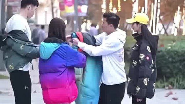 撞衫不可怕，可怕的是和对象在一起的时候