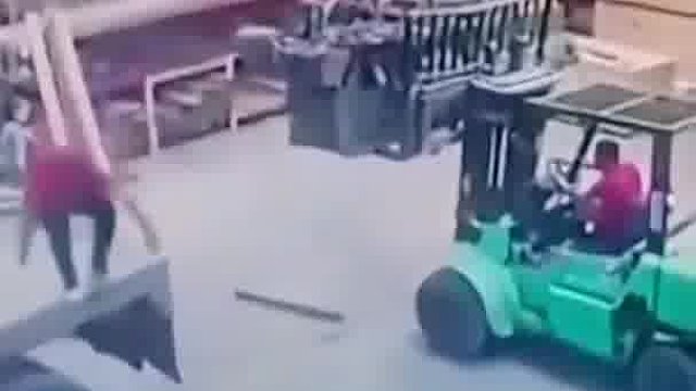 本不该发生的叉车事故