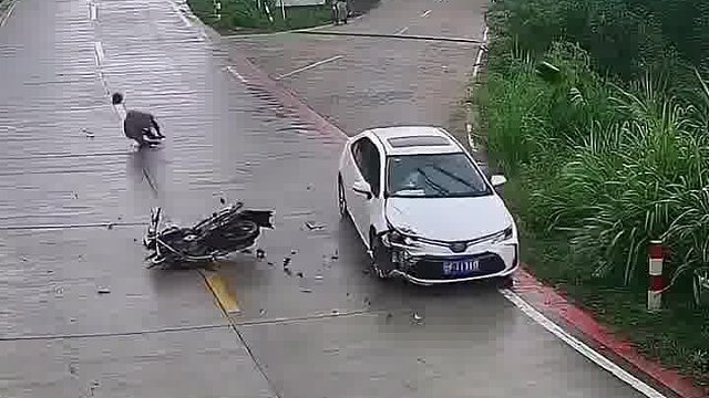 裤衩子路最容易出事故，进我们镇就是这样路