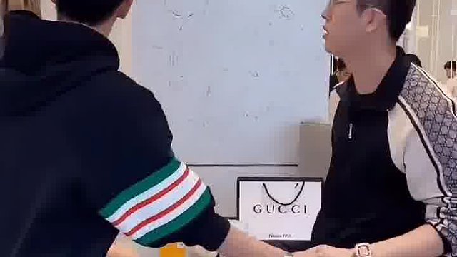 有钱叫海王没钱叫流氓