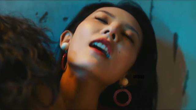 男子为了钱对同伴动手