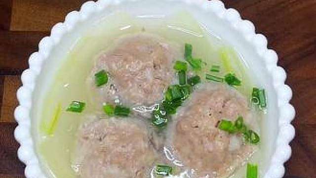 夏天辅食天花板！一定要给宝宝试试这碗长高肉丸汤软嫩多汁，鲜掉眉毛，天热没胃口也能连汤带渣喝光光！营养好吸收，追肉追高的宝妈，闭眼抄作业