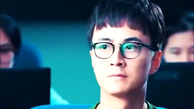 戴眼镜的女老师你懂的