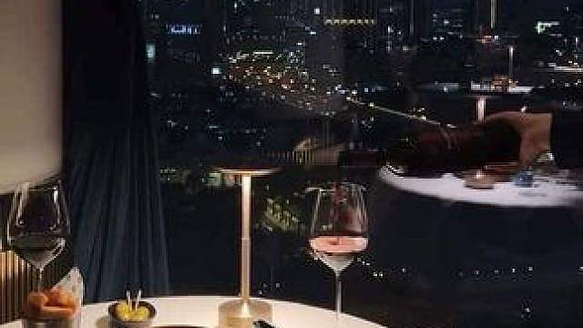 明明什么都看的那么透彻 却还深陷其中 执迷不悟
