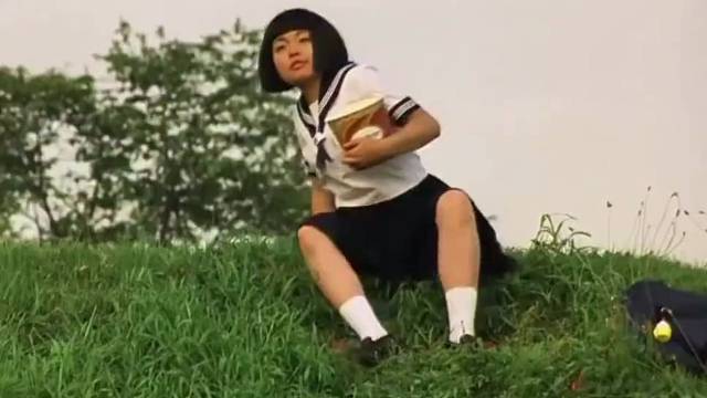 骑车还是注意路况吧