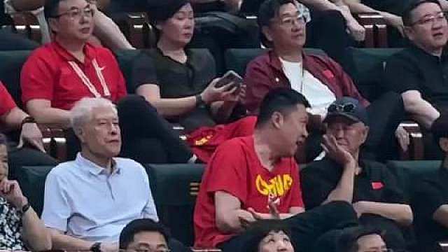 下半场发挥好我们的锋线和内线优势，家门口的比赛不容有失，别给几个老人家看高血压了。
 ​​​