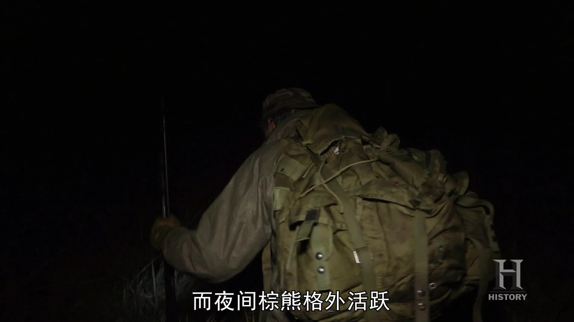 山地硬汉：狩猎黑尾鹿，被棕熊偷家，狩猎棕熊