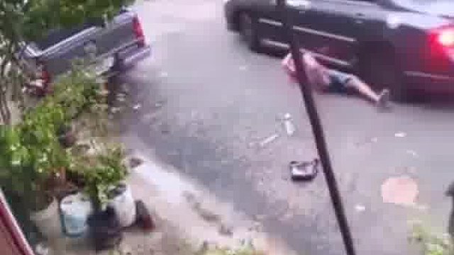 车没开走的话地上人全责 问题是车开走了