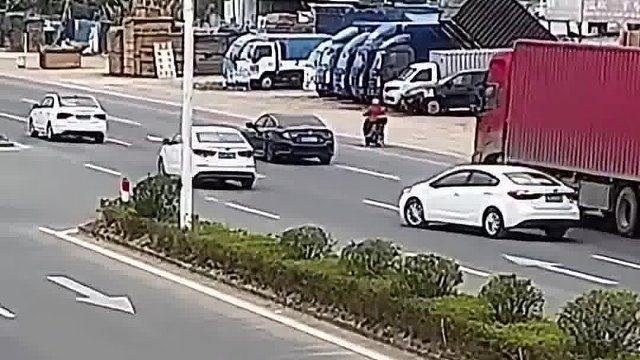 掉头不让直行？交警：全责！