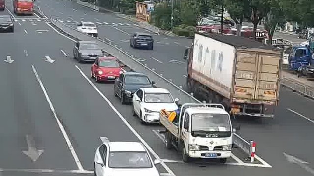 那辆黑车到底是从哪冒出来的？你看出来了吗？