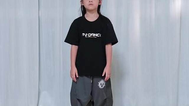钱锟哥哥来交作业啦 
钱锟（Kun）- Feel Love and Talk