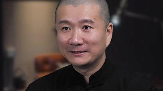 委屈，是一种极其隐蔽的傲慢。 委屈看起来是弱者的姿态，其实里面藏着的却是一种傲慢，它在要求世界按你的标准运转。