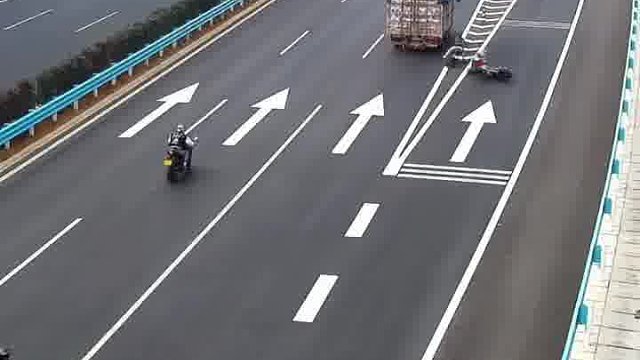 不作难受，好好骑车不行吗？