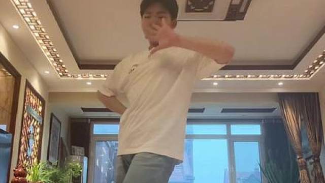 我跳得好努力啊 一会腿要厥了