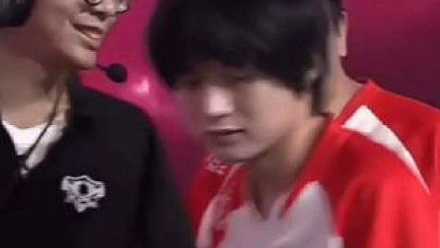AG钟意撞脸KPL裁判，这俩人不是一样的吗？我建议严查AG！