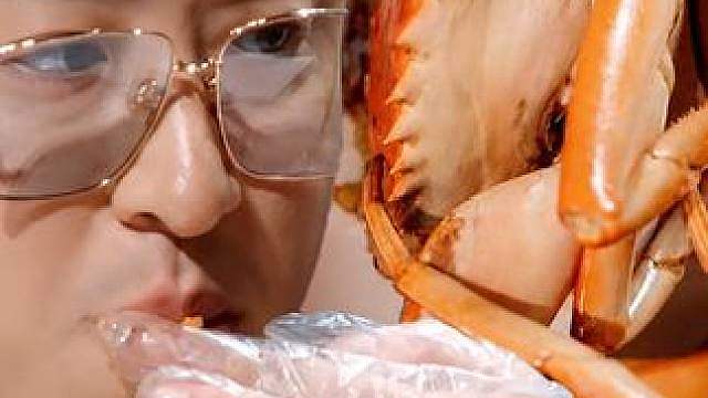 神仙煎蟹 一口下肚突破评委认知！潘帅打开新世界