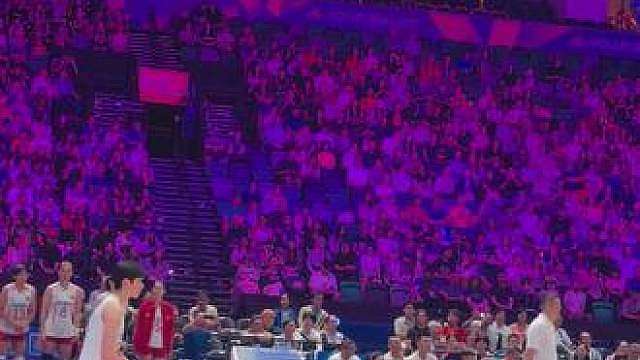 中国女排对阵加拿大女排
一比零领先