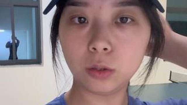 陪女儿去打羽毛球
