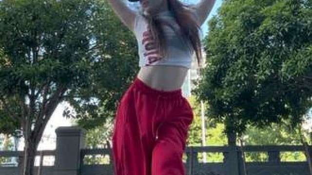 这个进行曲给我跳爽了 游完泳继续跳舞
 yc：