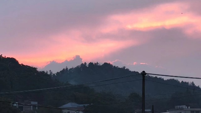 该怎么形容老家的夏天呢？
