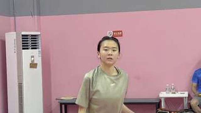 “好久没打羽毛球了，今天去挥两下”