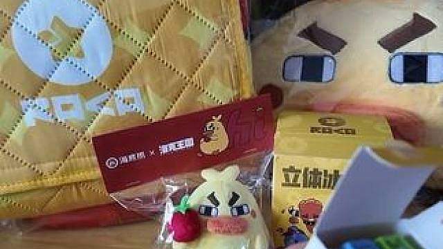 洛克王国主角是鸭吉吉？迪莫？查无此人！海底捞最新周边开箱展示！